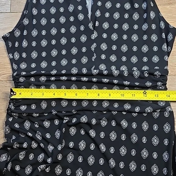 Vince Camuto Stretch Black & White Foulard Print V-Neck Sleeveless Maxi … - Picture 16 of 16